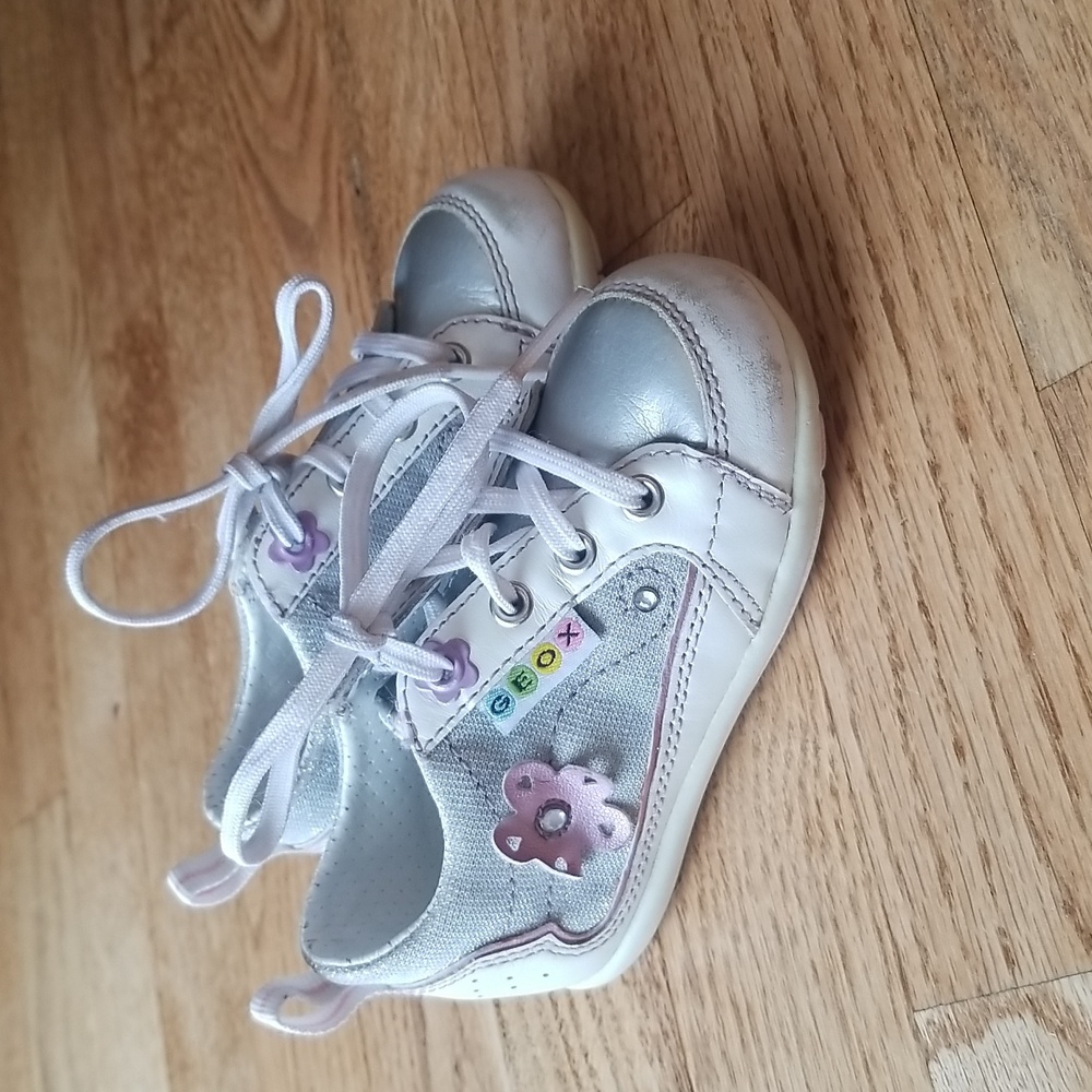(5½) GEOX Colorful Lace Up Sneakera Pastel Sparkly Floral Breathable Patent